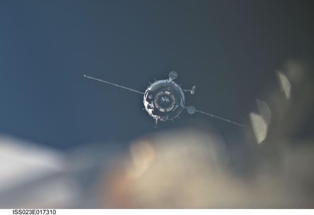 NASA image: Soyuz TMA-18/22S on approach to the ISS