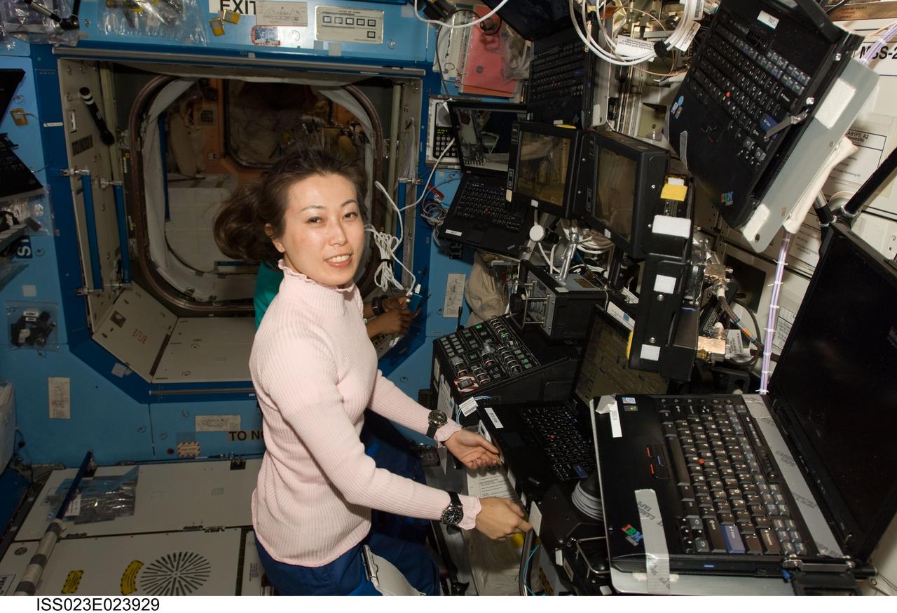 Yamazaki in US Lab during MPLM Transfer