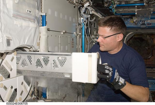 NASA image: MELFI Sample Insertion