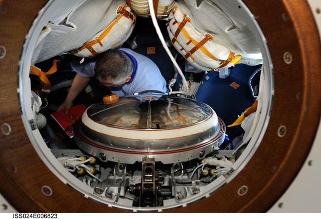 NASA image: Soyuz TMA-19 Relocation Prep