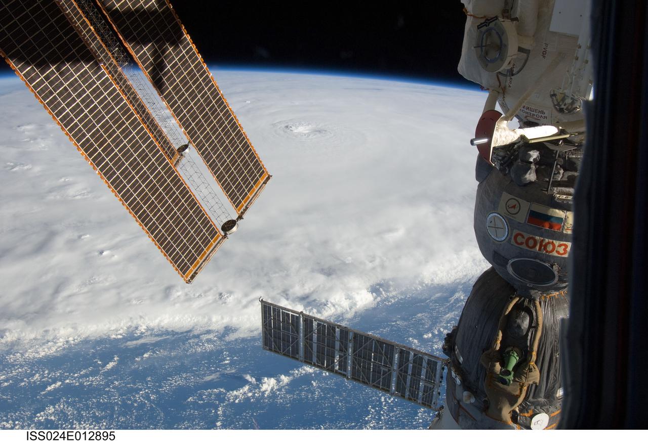 ISS024-E-012895 (30 Aug. 2010) --- Hurricane Earl is featured in this Aug. 30 image photographed by an Expedition 24 crew member on the International Space Station.