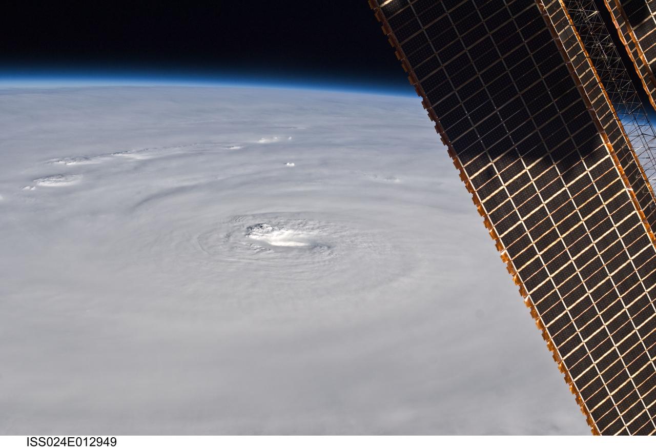 ISS024-E-012949 (30 Aug. 2010) --- Hurricane Earl is featured in this Aug. 30 image photographed by an Expedition 24 crew member on the International Space Station.