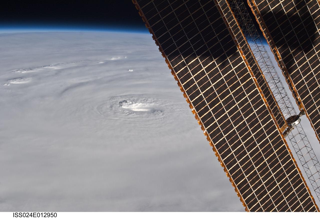 ISS024-E-012950 (30 Aug. 2010) --- Hurricane Earl is featured in this Aug. 30 image photographed by an Expedition 24 crew member on the International Space Station.
