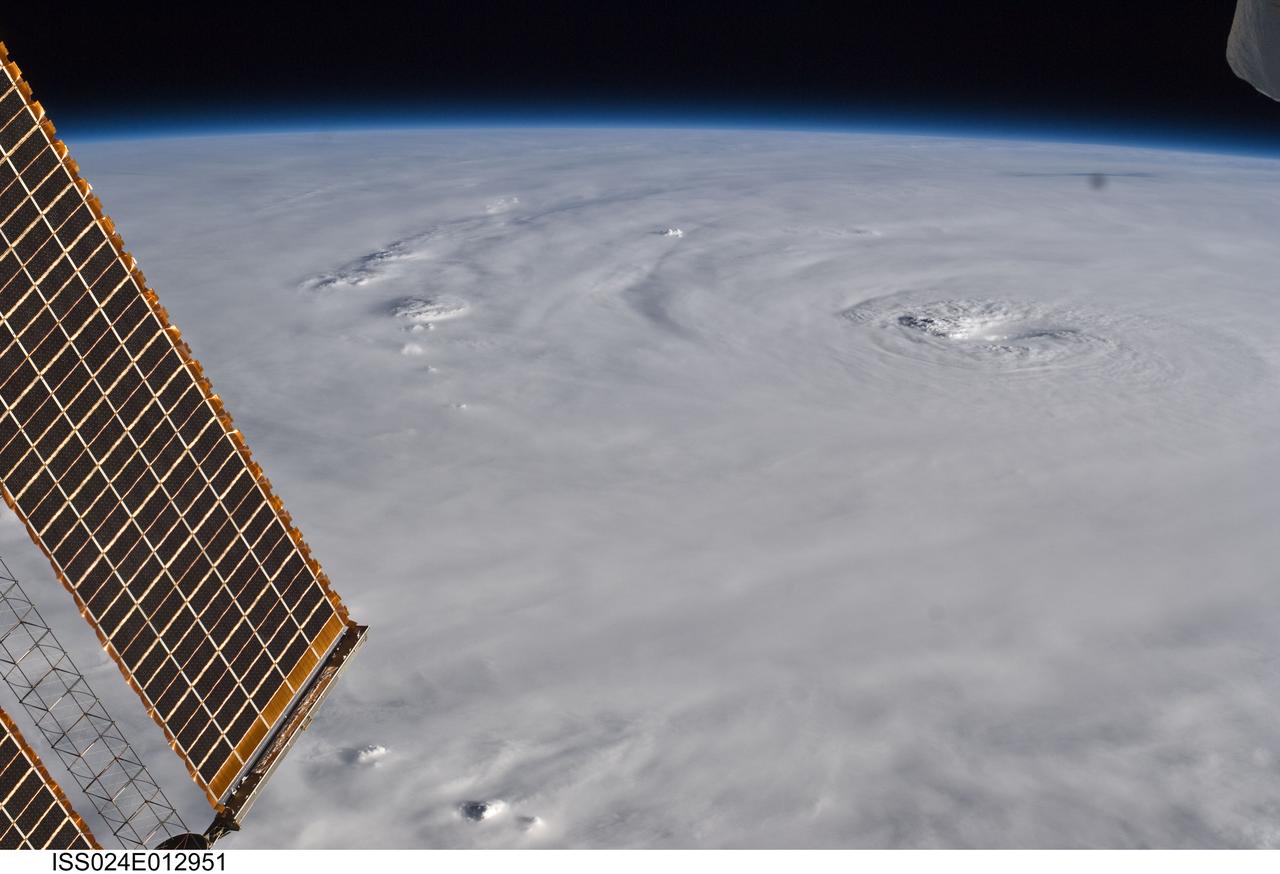 ISS024-E-012951 (30 Aug. 2010) --- Hurricane Earl is featured in this Aug. 30 image photographed by an Expedition 24 crew member on the International Space Station.