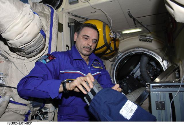 NASA image: Kornienko works on the BIOEMULSIYA Experiment