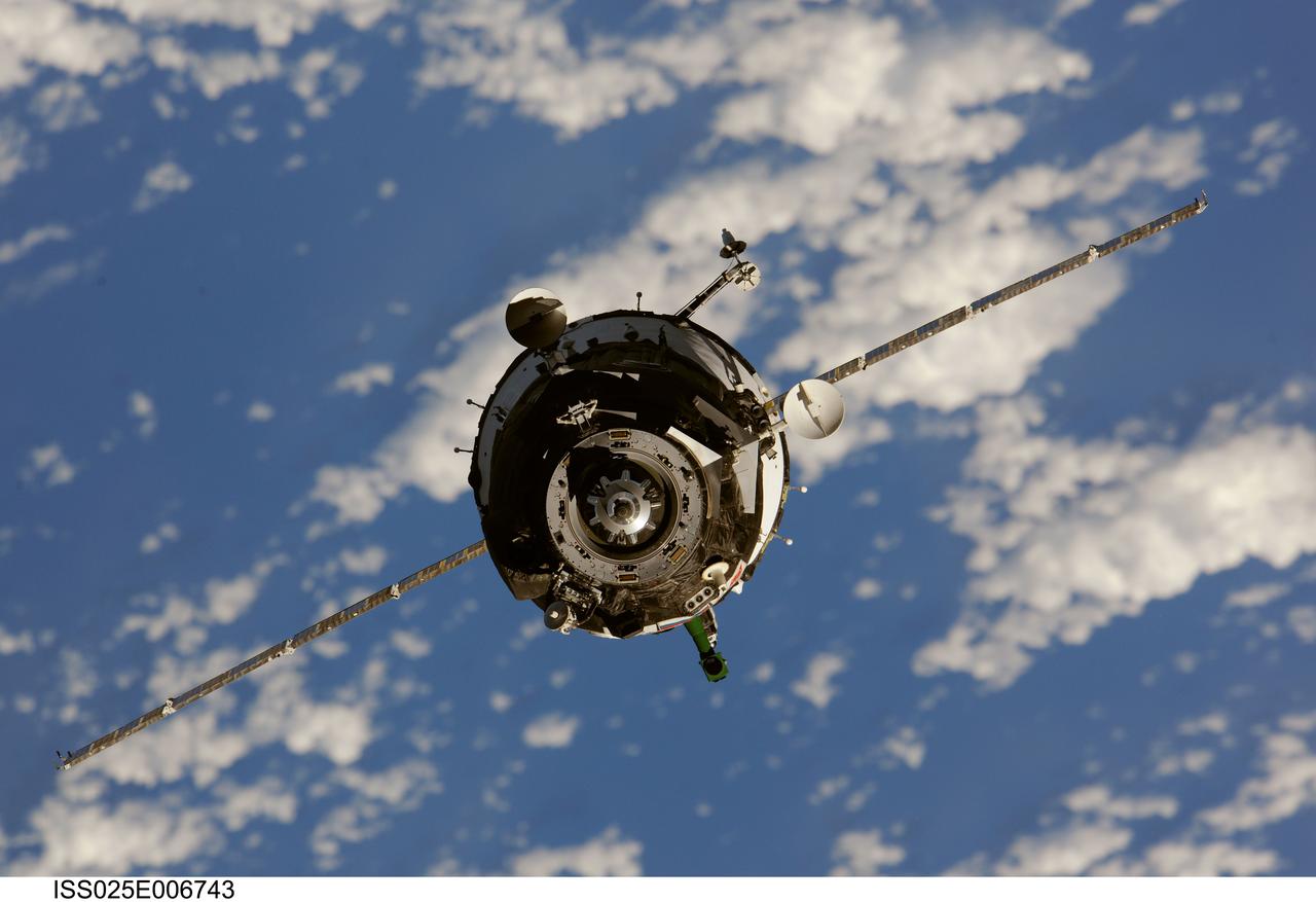 ISS025-E-006743 (9 Oct. 2010) --- The Soyuz TMA-01M spacecraft approaches the International Space Station, carrying Russian cosmonaut Alexander Kaleri, Soyuz commander and Expedition 25 flight engineer; along with NASA astronaut Scott Kelly and Russian cosmonaut Oleg Skripochka, both flight engineers. Docking of the two spacecraft occurred at 8:01 p.m. (EDT) on Oct. 9, 2010.