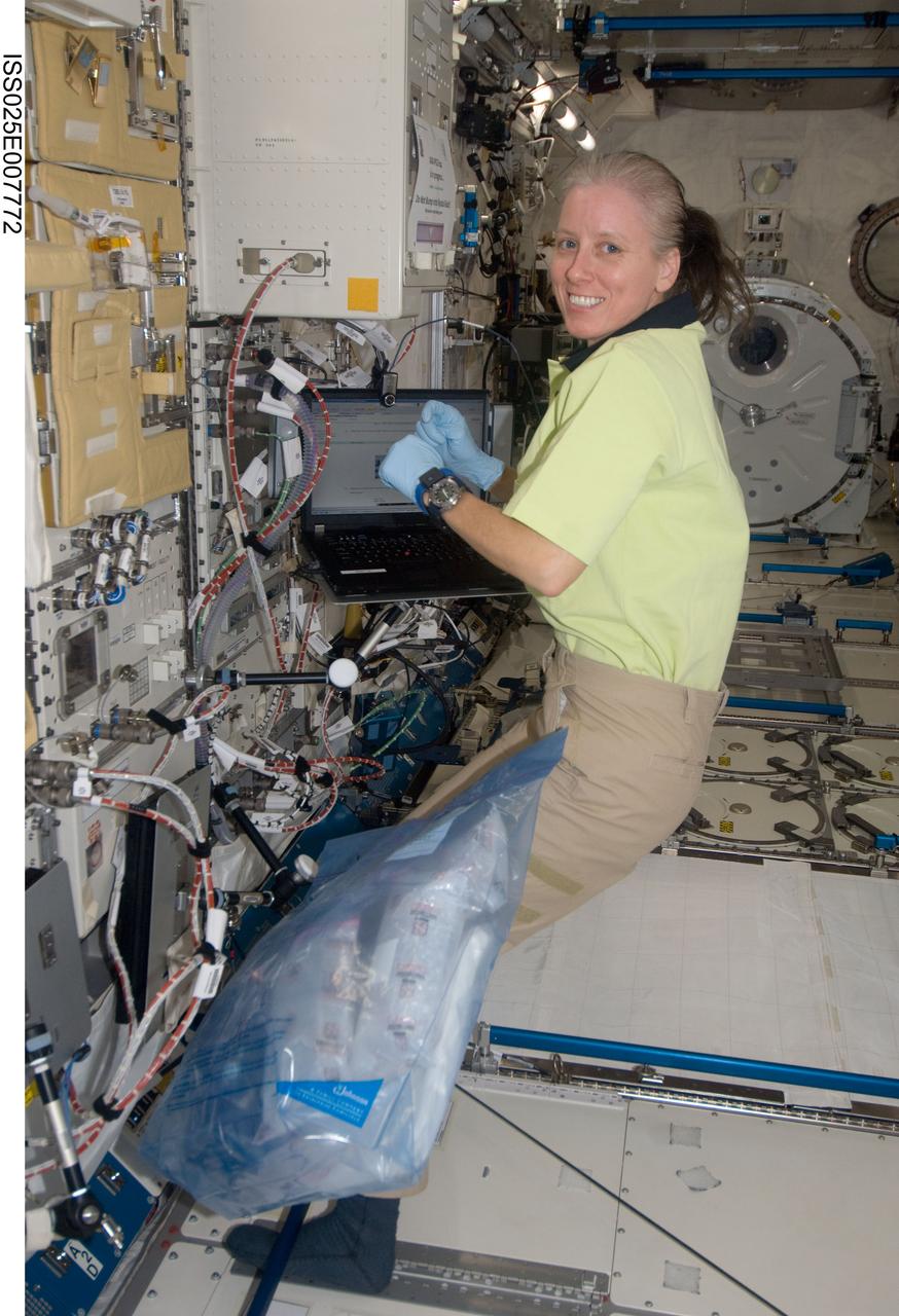ISS025-E-007772 (18 Oct. 2010) --- NASA astronaut Shannon Walker, Expedition 25 flight engineer, works with the Japan Aerospace Exploration Agency (JAXA) experiment HydroTropi (Hydrotropism & Auxin-Inducible Gene Expression in Roots Grown under Microgravity Conditions) in the Kibo laboratory of the International Space Station.