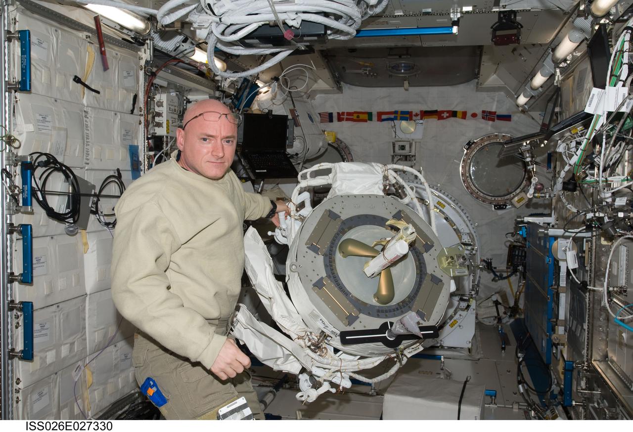 ISS026-E-027330 (16 Feb. 2011) --- NASA astronaut Scott Kelly, Expedition 26 commander, is pictured with Power and Data Grapple Fixture (PDGF) hardware in the Kibo laboratory of the International Space Station.