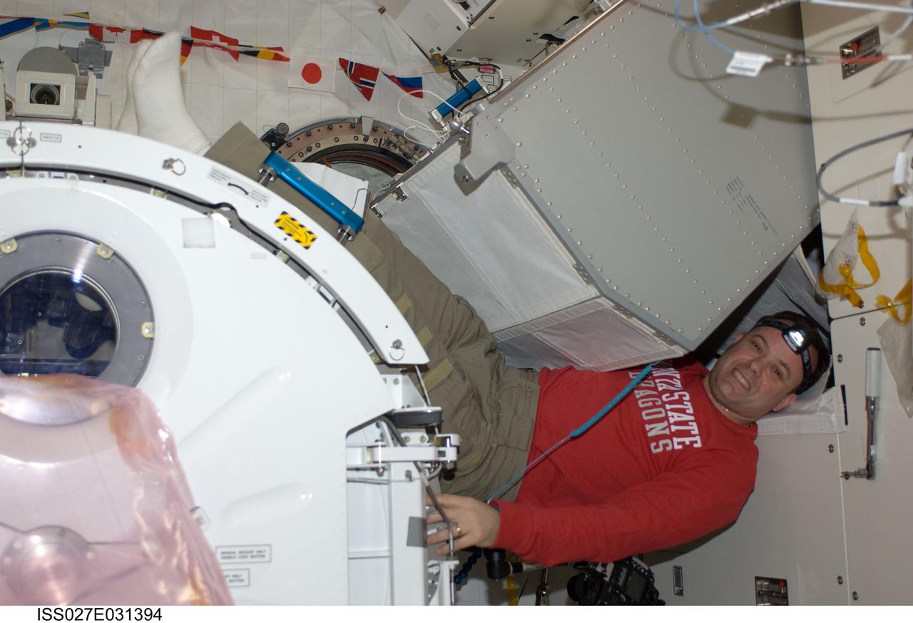 ISS027-E-031394 (16 May 2011) --- NASA astronaut Ron Garan, Expedition 27 flight engineer, installs a helium valve unit at the Common Gas Supply Equipment (CGSE) rack in the Kibo laboratory of the International Space Station.