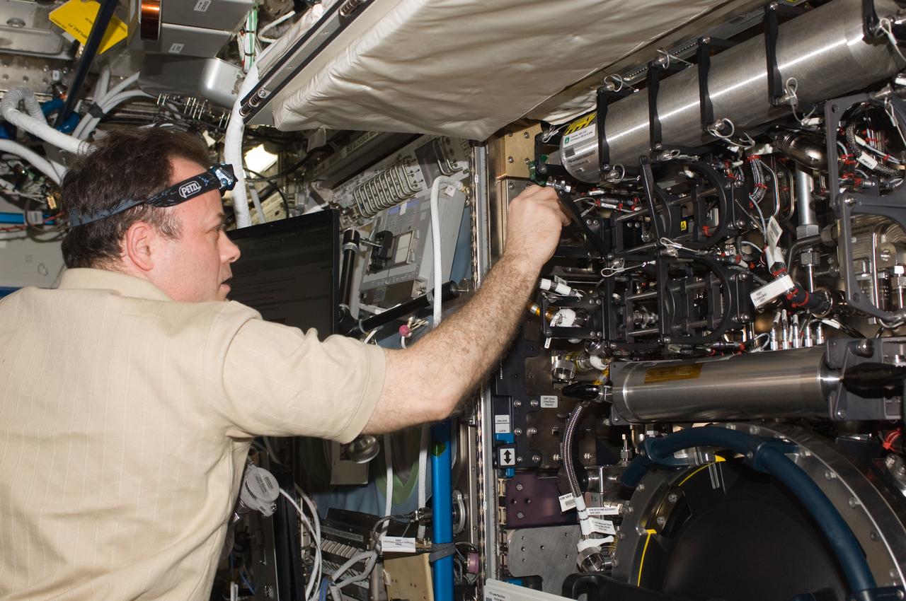 ISS028-E-026400 (17 Aug. 2011) --- NASA astronaut Ron Garan, Expedition 28 flight engineer, works with the Combustion Integrated Rack (CIR) Fluids and Combustion Facility (FCF) in the Destiny laboratory of the International Space Station.