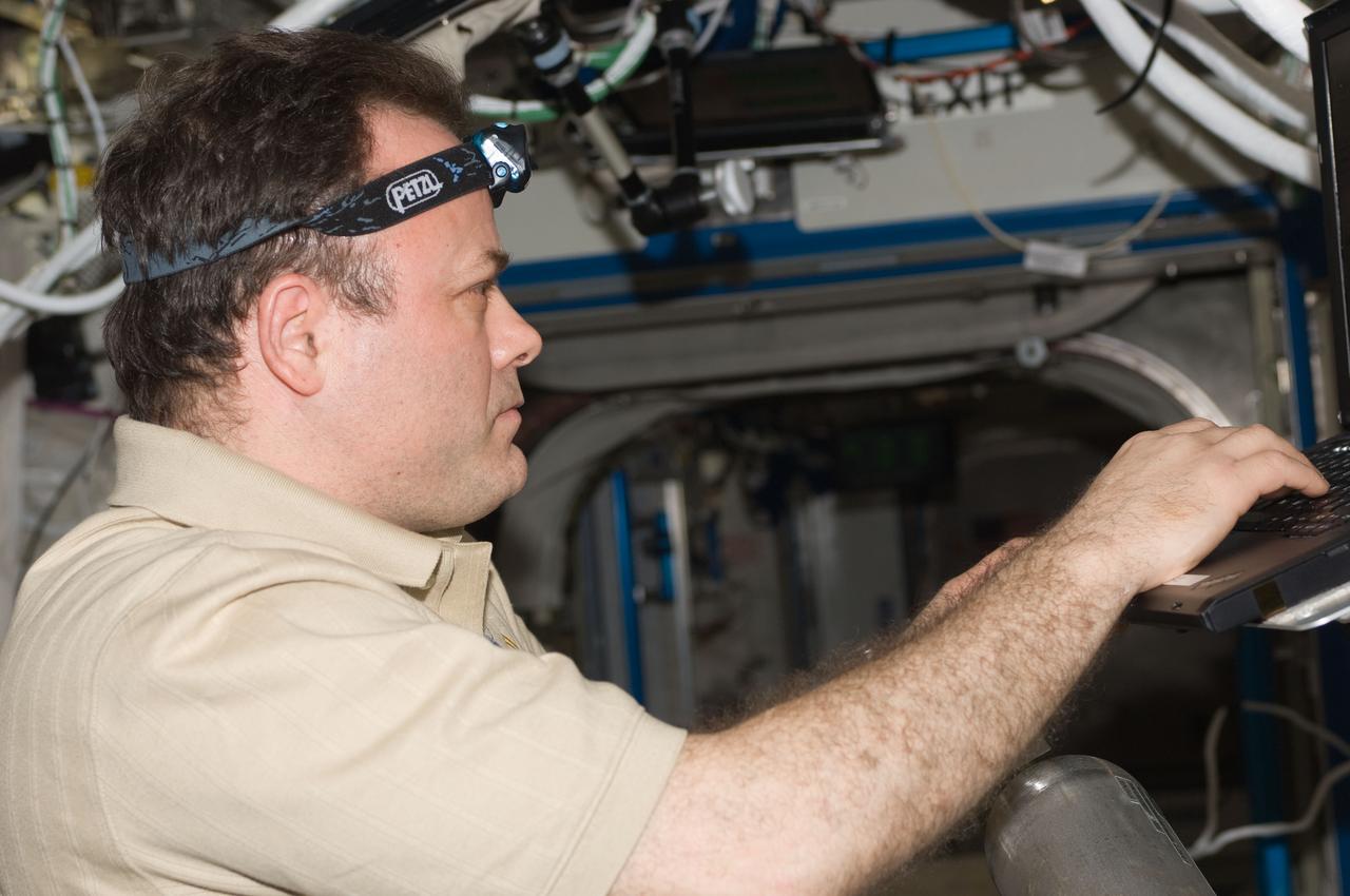 ISS028-E-026402 (17 Aug. 2011) --- NASA astronaut Ron Garan, Expedition 28 flight engineer, works with the Combustion Integrated Rack (CIR) Fluids and Combustion Facility (FCF) in the Destiny laboratory of the International Space Station.
