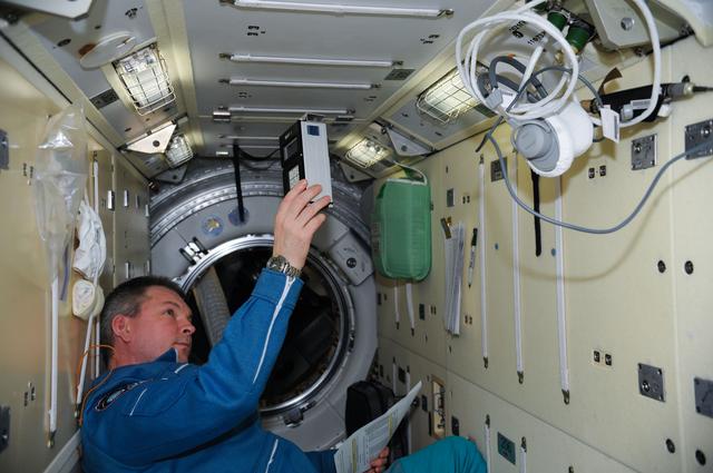 NASA image: iss028e041283