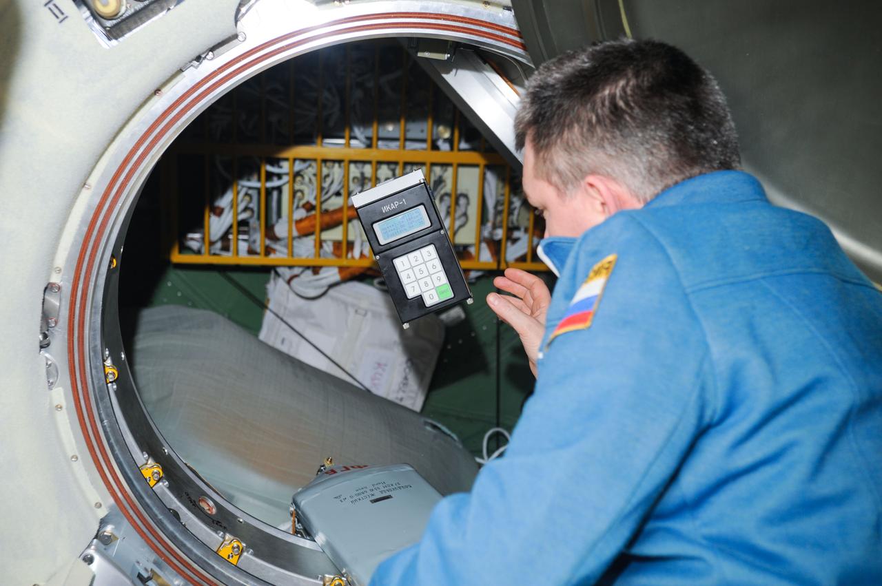 ISS028-E-041290 (7 Sept. 2011) --- Russian cosmonaut Alexander Samokutyaev, Expedition 28 flight engineer, uses the Russian Tekh-38 VETEROK ("Breeze") science hardware to take aero-ionic concentration measurements in the Rassvet Mini-Research Module 1 (MRM1) of the International Space Station.