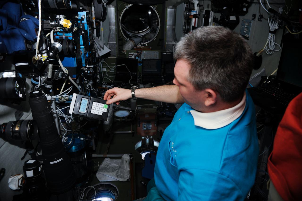 ISS028-E-041305 (7 Sept. 2011) --- Russian cosmonaut Alexander Samokutyaev, Expedition 28 flight engineer, uses the Russian Tekh-38 VETEROK ("Breeze") science hardware to take aero-ionic concentration measurements in the Zvezda Service Module of the International Space Station.
