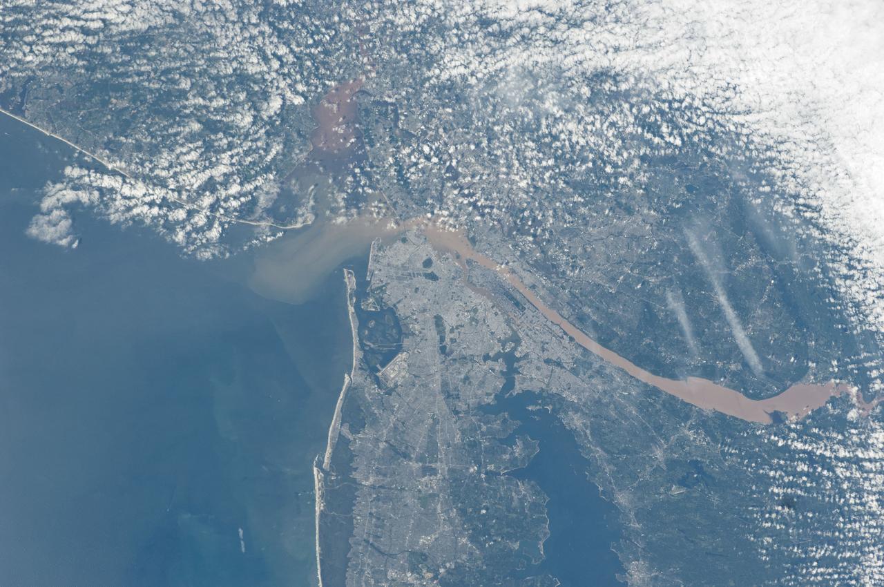 ISS028-E-045535 (9 Sept. 2011) --- The greater New York City metropolitan area can be studied in this photograph taken aboard the International Space Station by one of the Expedition 28 crew members. Central Park on Manhattan can be used as a guide for orientation, just to the right of center in the frame.