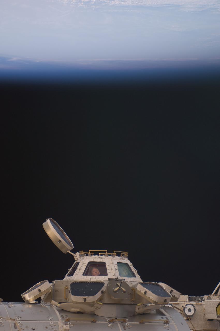 iss028e048256