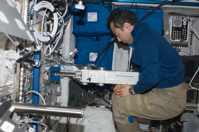 NASA image: SLAMMD (Space Linear Acceleration Mass Measurement Device)