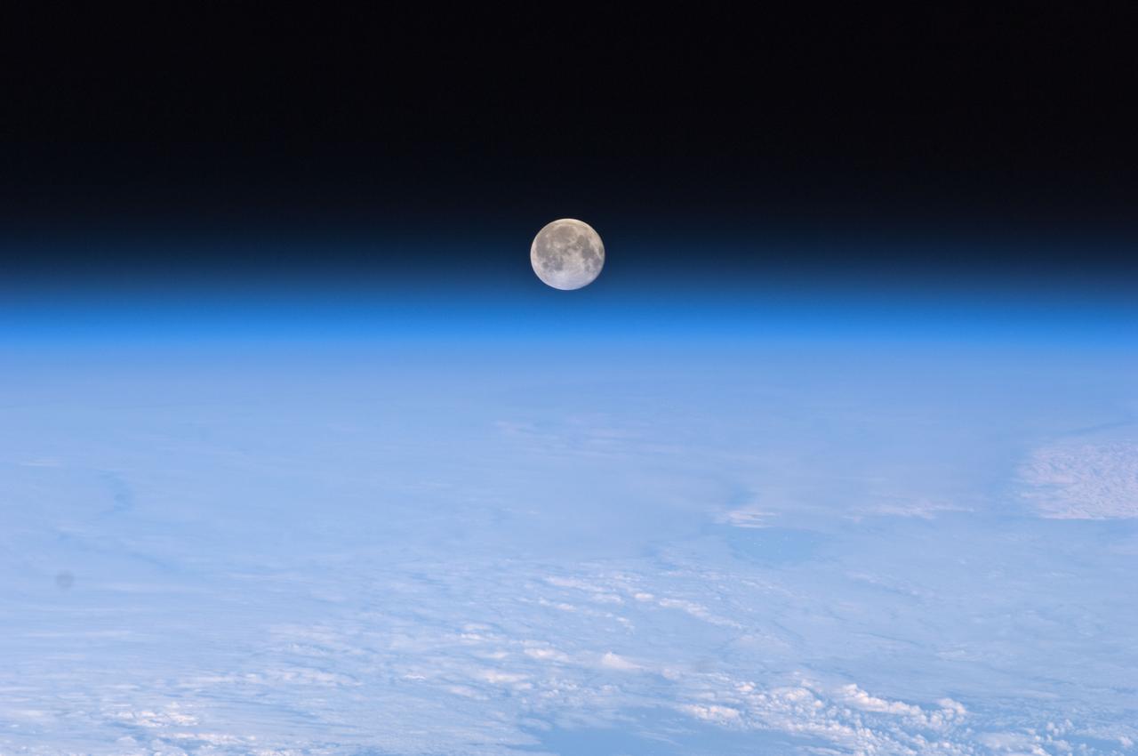 ISS029-E-043290 (11 Nov. 2011) --- Backdropped by Earth’s horizon and the blackness of space, a full moon is photographed by an Expedition 29 crew member on the International Space Station.