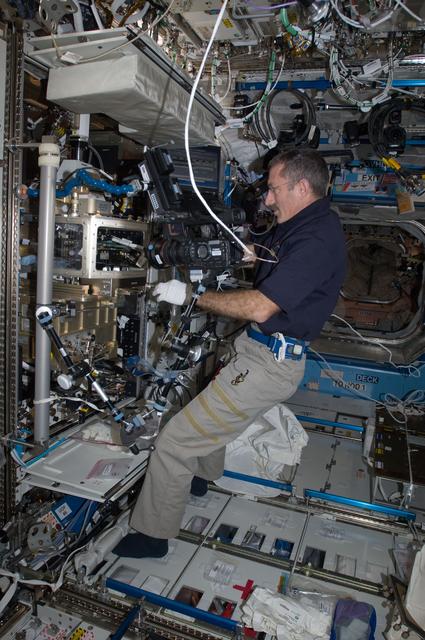 NASA image: Burbank works at the LMM in the FIR/FCF in the U.S. Laboratory