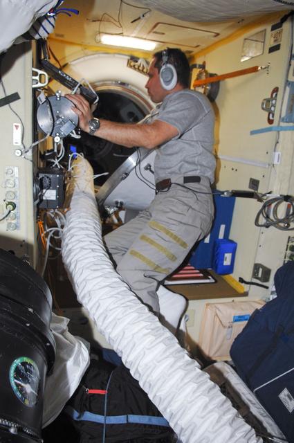 NASA image: Shkaplerov conducts an active session for the Russian Experiment KPT-10 Kulonvkiy Kristill