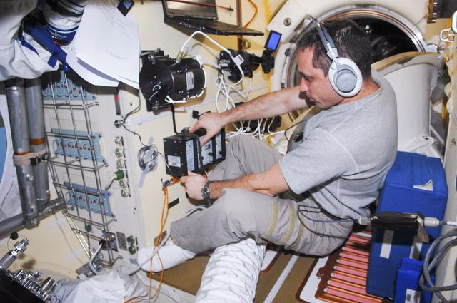NASA image: Shkaplerov conducts an active session for the Russian Experiment KPT-10 Kulonvkiy Kristill