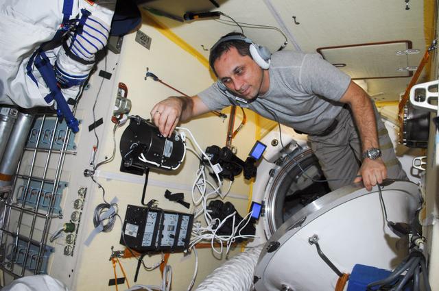 NASA image: Shkaplerov conducts an active session for the Russian Experiment KPT-10 Kulonvkiy Kristill