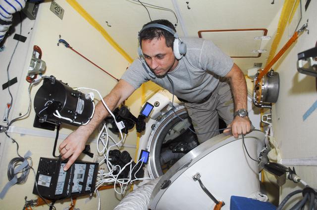 NASA image: Shkaplerov conducts an active session for the Russian Experiment KPT-10 Kulonvkiy Kristill