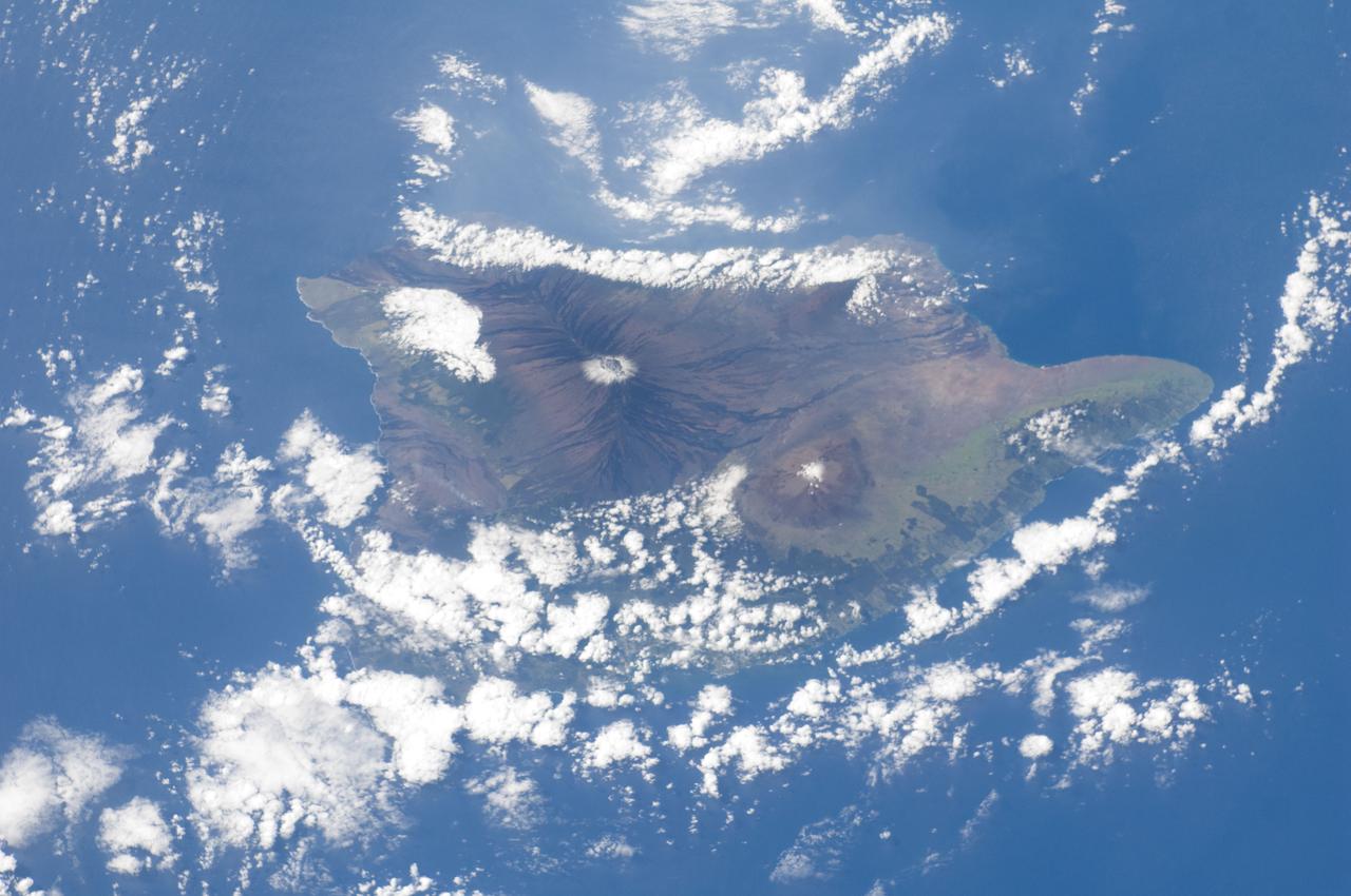 ISS030-E-019053 (29 Dec. 2011) --- One of the Expedition 30 crew members aboard the International Space Station captured this image of the Big Island of Hawaii in the chain that makes up the 50th state on Dec. 29, 2011.