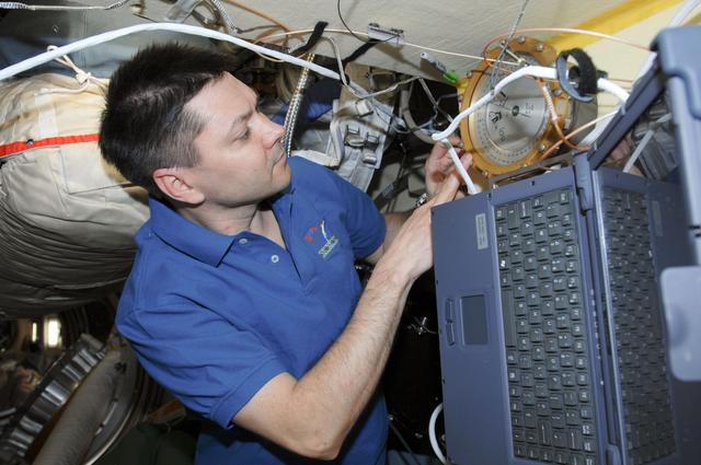 Kononenko works with the KPT-21 PK-3+ Telescience Payment in the MRM2