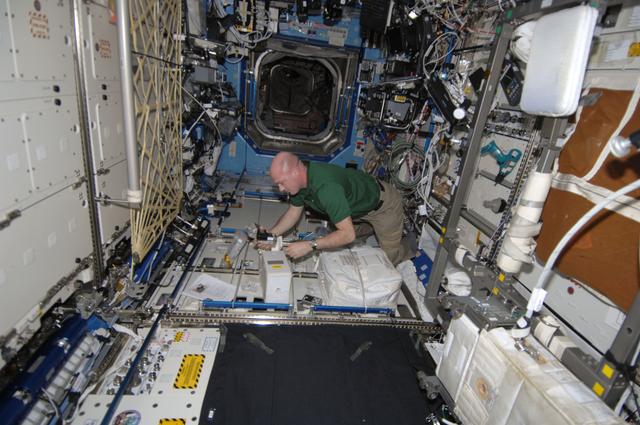 NASA image: Kuipers sets up the CSA-CP in the U.S. Laboratory