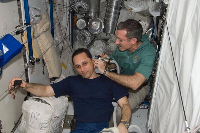 NASA image: Burbank trims Shkaplerov's hair in the Node 3