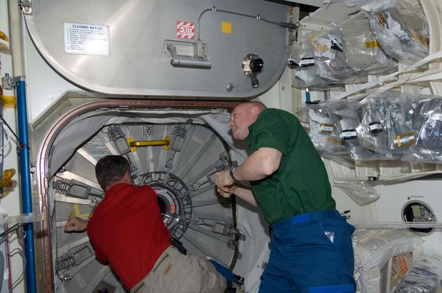 NASA image: Burbank and Kuipers close hatch