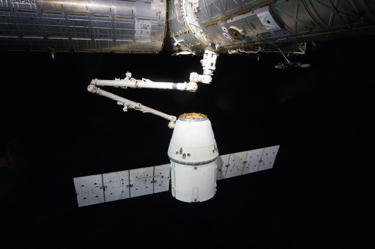 ISS031-E-079317 (31 May 2012) --- The SpaceX Dragon cargo craft is pictured just prior to being released by the International Space Station's Canadarm2 robotic arm on May 31 to allow it to head toward a splashdown in the Pacific Ocean.