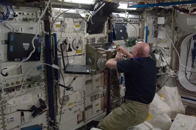 NASA image: Kuipers during Glovebox Health Check in Columbus