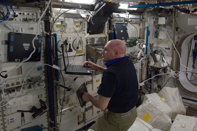 NASA image: Kuipers during Glovebox Health Check in Columbus