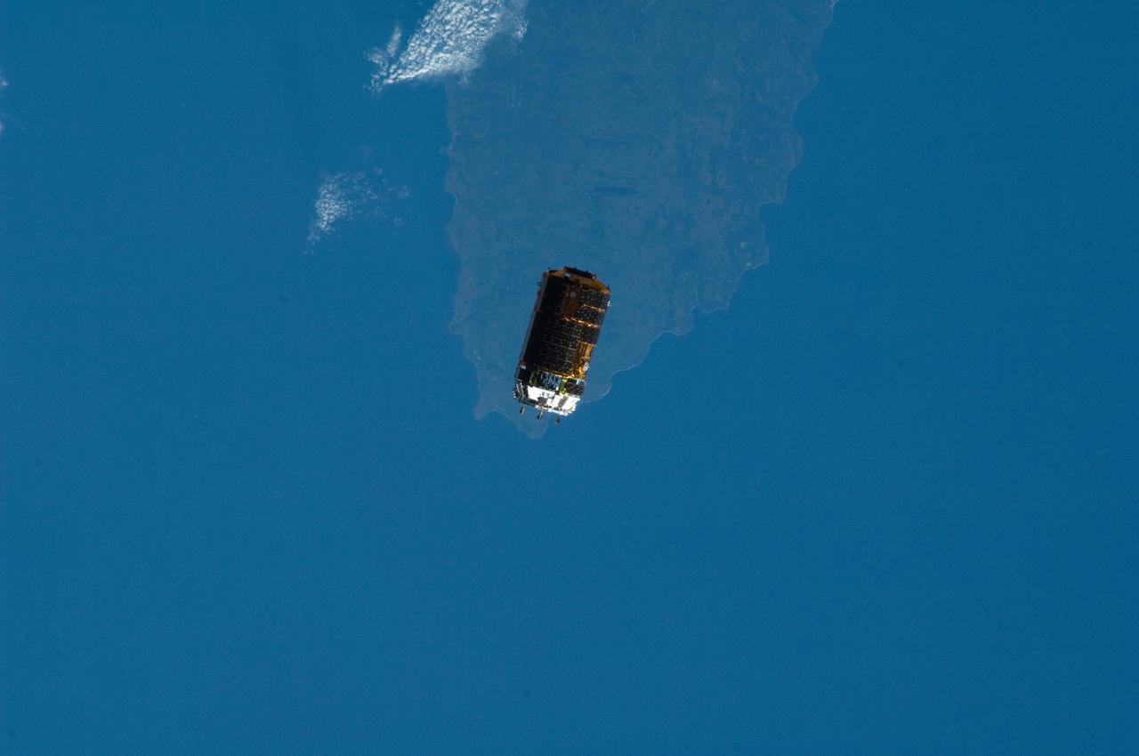 ISS032-E-010005 (27 July 2012) --- The unpiloted Japan Aerospace Exploration Agency (JAXA) H-II Transfer Vehicle (HTV-3) approaches the International Space Station. The Japan Aerospace Exploration Agency launched HTV-3 aboard an H-IIB launch vehicle from the Tanegashima Space Center in southern Japan at 10:06 p.m. EDT July 20 (11:06 a.m. July 21, Japan time). The HTV is bringing 7,000 pounds of cargo including food and clothing for the crew members, an aquatic habitat experiment, a remote-controlled Earth-observation camera for environmental studies, a catalytic reactor for the station?s water regeneration system and a Japanese cooling water recirculation pump. The vehicle will remain at the space station until Sept. 6 when, like its predecessors, it will be detached from the Harmony node by Canadarm2 and released for a fiery re-entry over the Pacific Ocean.