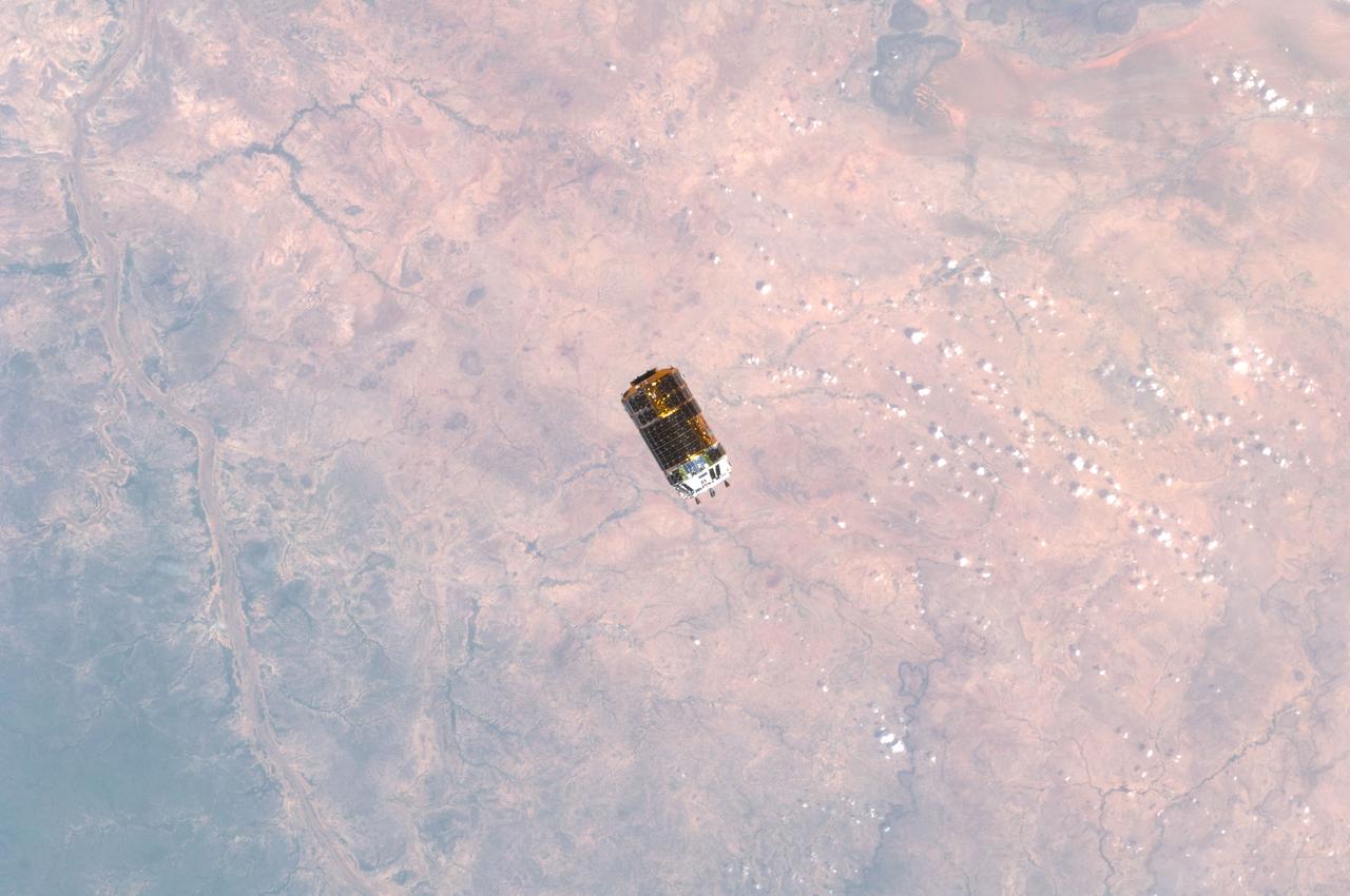 ISS032-E-010386 (27 July 2012) --- The unpiloted Japan Aerospace Exploration Agency (JAXA) H-II Transfer Vehicle (HTV-3) approaches the International Space Station. The Japan Aerospace Exploration Agency launched HTV-3 aboard an H-IIB launch vehicle from the Tanegashima Space Center in southern Japan at 10:06 p.m. EDT July 20 (11:06 a.m. July 21, Japan time). The HTV is bringing 7,000 pounds of cargo including food and clothing for the crew members, an aquatic habitat experiment, a remote-controlled Earth-observation camera for environmental studies, a catalytic reactor for the station’s water regeneration system and a Japanese cooling water recirculation pump. The vehicle will remain at the space station until Sept. 6 when, like its predecessors, it will be detached from the Harmony node by Canadarm2 and released for a fiery re-entry over the Pacific Ocean.