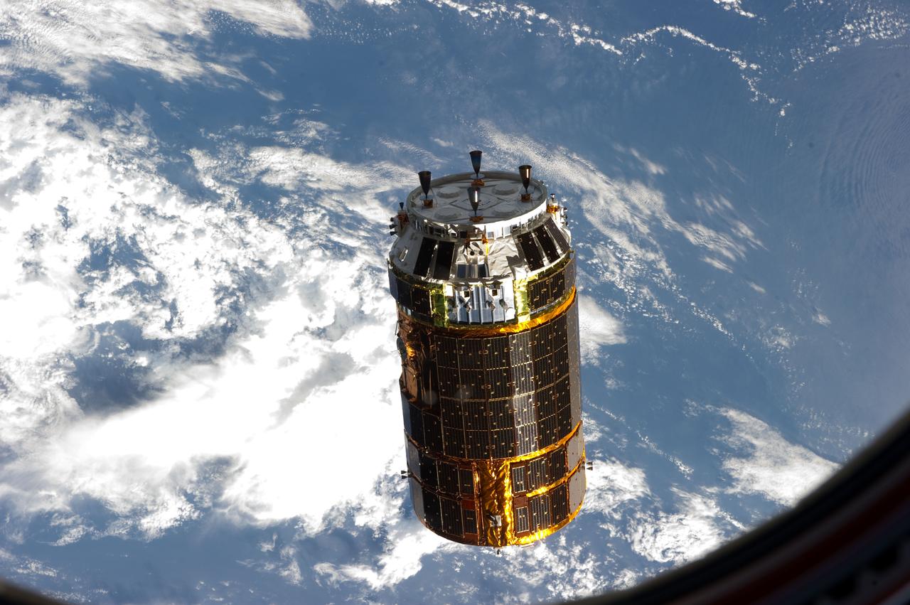 ISS032-E-010819 (27 July 2012) --- The unpiloted Japan Aerospace Exploration Agency (JAXA) H-II Transfer Vehicle (HTV-3) approaches the International Space Station. The Japan Aerospace Exploration Agency launched HTV-3 aboard an H-IIB launch vehicle from the Tanegashima Space Center in southern Japan at 10:06 p.m. EDT July 20 (11:06 a.m. July 21, Japan time). The HTV is bringing 7,000 pounds of cargo including food and clothing for the crew members, an aquatic habitat experiment, a remote-controlled Earth-observation camera for environmental studies, a catalytic reactor for the station’s water regeneration system and a Japanese cooling water recirculation pump. The vehicle will remain at the space station until Sept. 6 when, like its predecessors, it will be detached from the Harmony node by Canadarm2 and released for a fiery re-entry over the Pacific Ocean.