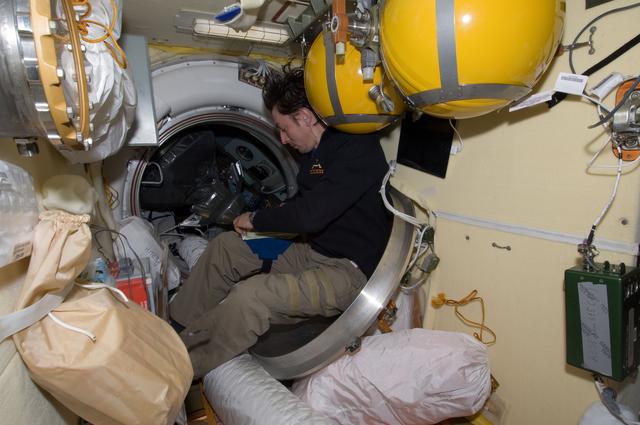 NASA image: Revin in hatch to DC1