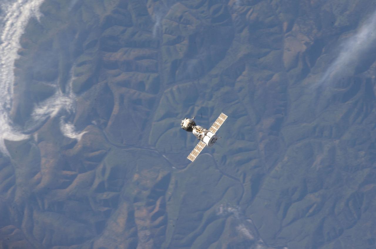 ISS033-E-005131 (16 Sept. 2012) --- The Soyuz TMA-04M spacecraft departs from the International Space Station and heads toward a landing in a remote area outside of the town of Arkalyk, Kazakhstan, on Sept. 17, 2012 (Kazakhstan time). Expedition 32 Commander Gennady Padalka of Russia, NASA Flight Engineer Joe Acaba and Russian Flight Engineer Sergei Revin are returning from five months onboard the International Space Station where they served as members of the Expedition 31 and 32 crews.
