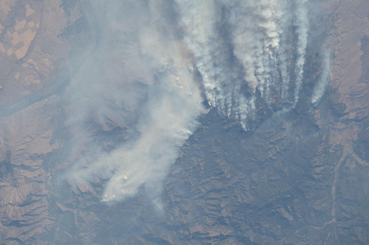 ISS033-E-005644 (19 Sept. 2012) --- One of the Expedition 33 crew members aboard the International Space Station, flying at an altitude of approximately 260 statute miles, recorded this nadir scene of the Mustang Complex wildland fires in Idaho. Close to 300,000 acres have been burned by the Mustang fires and hundreds of people have been forced to flee the area.