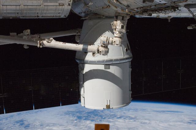 NASA image: Docking  of the SpaceX Dragon Commercial cargo craft