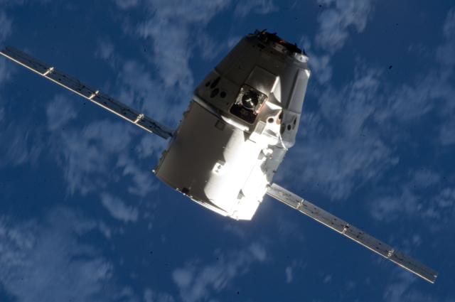 NASA image: Approach  of the SpaceX Dragon Commercial cargo craft