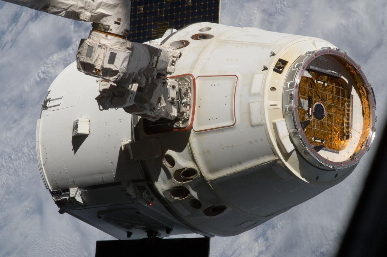ISS033-E-016899 (28 Oct. 2012) --- The SpaceX Dragon commercial cargo craft is pictured just prior to being released by the International Space Station's Canadarm2 robotic arm on Oct. 28 to allow it to head toward a splashdown in the Pacific Ocean.