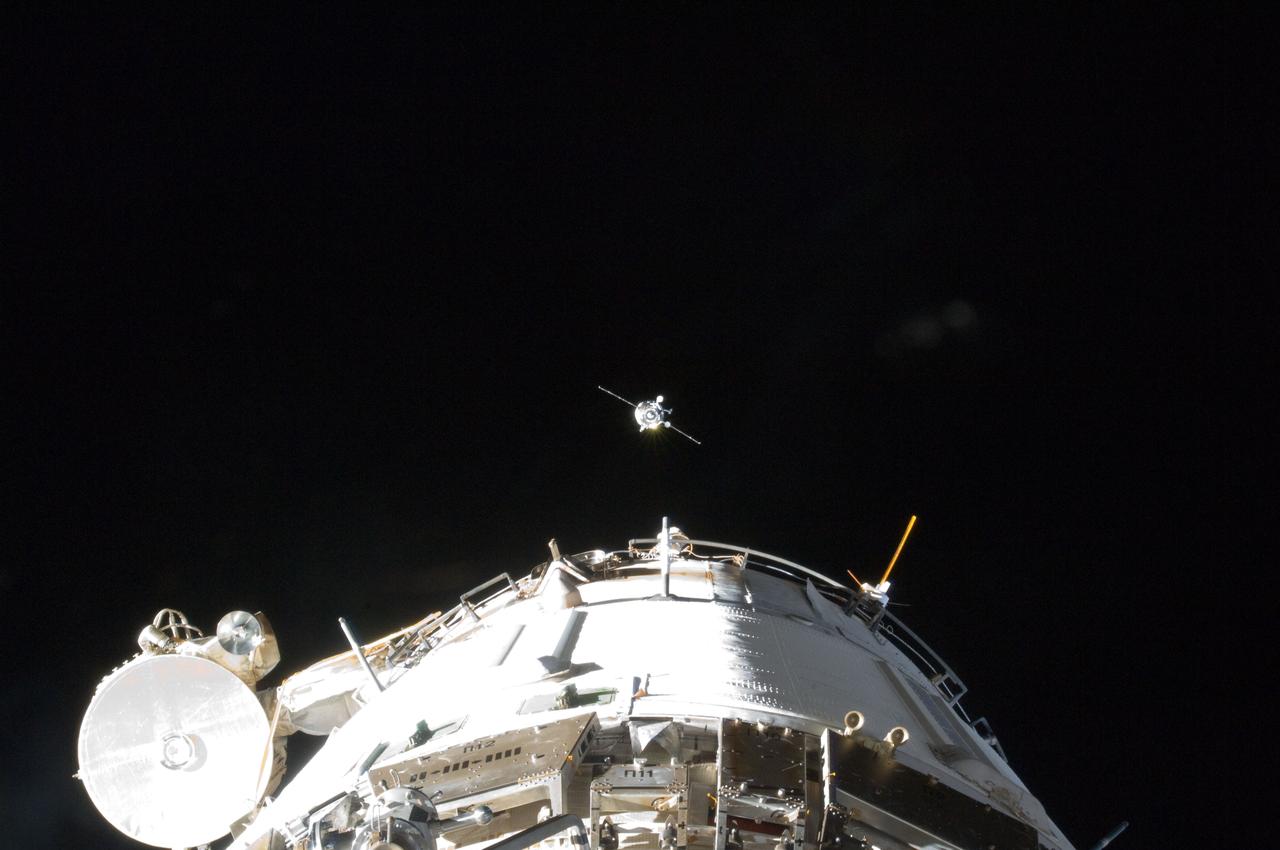 ISS033-E-016932 (31 Oct. 2012) --- An unpiloted ISS Progress resupply vehicle approaches the International Space Station, carrying 2,050 pounds of space station propellant, 62 pounds of oxygen, 42 pounds of air, 926 pounds of water and 2,738 pounds of spare parts, crew supplies and equipment for the Expedition 33 crew members. Progress 49 docked to the station’s Zvezda Service Module aft port at 9:33 a.m. (EDT) on Oct. 31, 2012.
