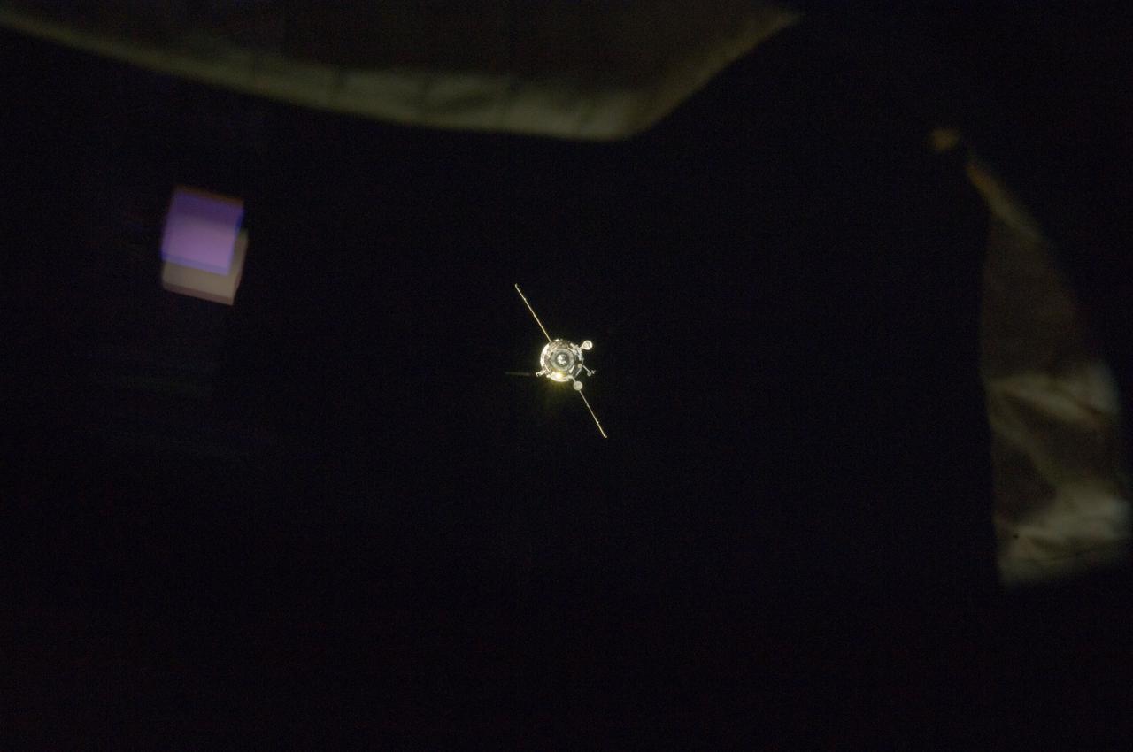 ISS033-E-016937 (31 Oct. 2012) --- An unpiloted ISS Progress resupply vehicle approaches the International Space Station, carrying 2,050 pounds of space station propellant, 62 pounds of oxygen, 42 pounds of air, 926 pounds of water and 2,738 pounds of spare parts, crew supplies and equipment for the Expedition 33 crew members. Progress 49 docked to the station’s Zvezda Service Module aft port at 9:33 a.m. (EDT) on Oct. 31, 2012.