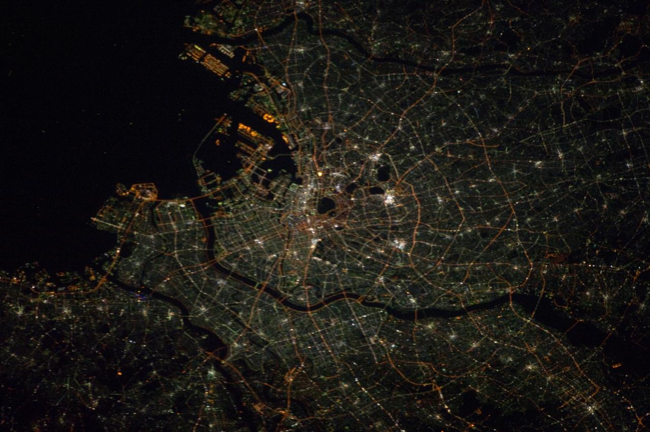 ISS033-E-021464 (14 Nov. 2012) --- This nighttime photograph, taken by one of the Expedition 33 crew members aboard the International Space Station, features city lights of Tokyo, on the north west side of Tokyo Bay. North is toward the lower right-hand corner of the image. Nadir point of the location on Earth was 33.9 degrees north latitude and 139.5 degrees east longitude.