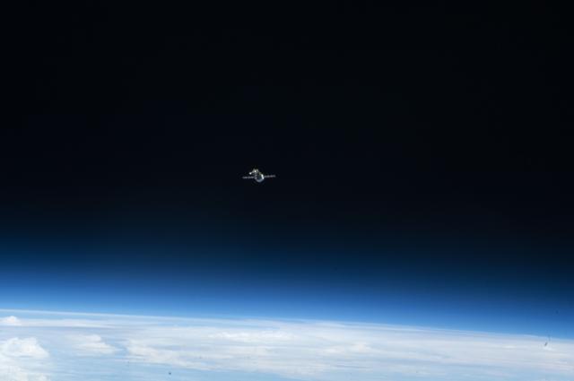 NASA image: Soyuz TMA-07M arrival