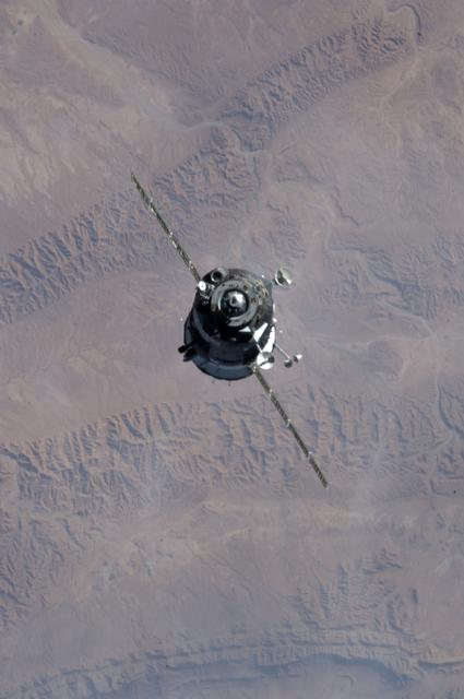 NASA image: Soyuz TMA-07M arrival