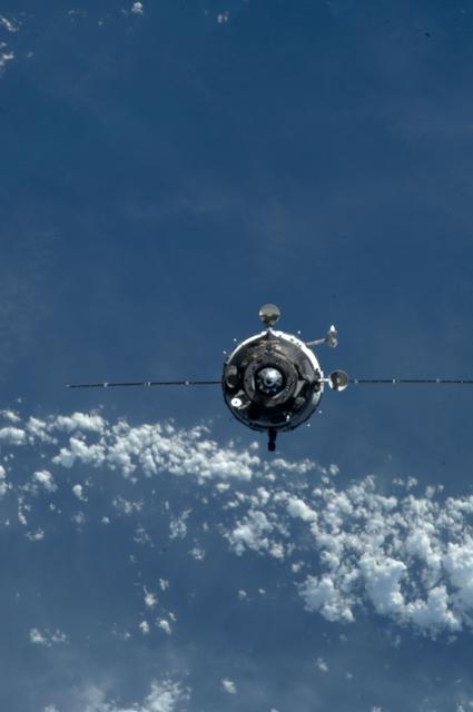NASA image: Soyuz TMA-07M arrival